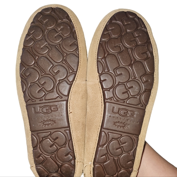 NWOT UGG Moccasin - Picture 4 of 4